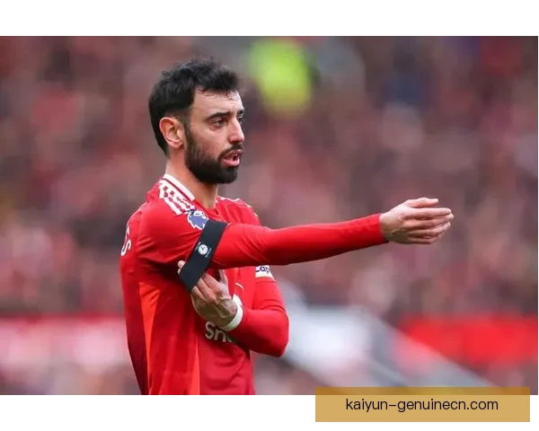 B费技术特点值得关注，展示出色传球能力与控球技巧。